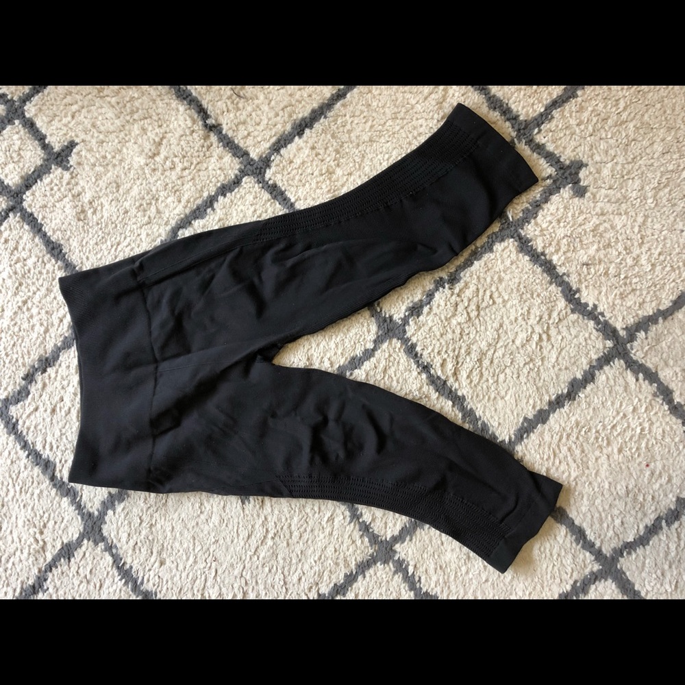 Lululemon awakening crop